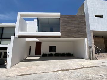 Increíble casa en Lomas de Chapultepec, 4 recamaras y 4.5 baños.