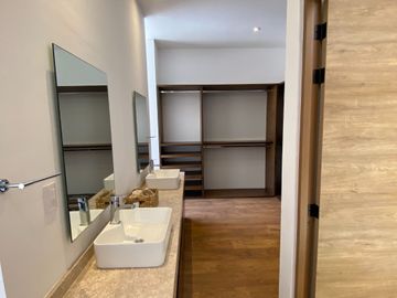 Increíble casa en Lomas de Chapultepec, 4 recamaras y 4.5 baños.
