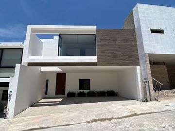 Increíble casa en Lomas de Chapultepec, 4 recamaras y 4.5 baños.