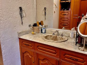 VENTA DE EXCELENTE RESIDENCIA EN HACIENDA VALLESCONDIDO CON ENORME JARDIN