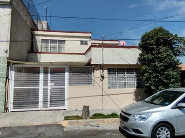 Casa en venta en Valle de Santa Mónica Tlalnepantla de Baz