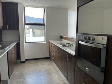 DEPARTAMENTO en VENTA 3 DORMITORIOS SEGUNDO PISO SECTOR COLEGIO ALEMAN