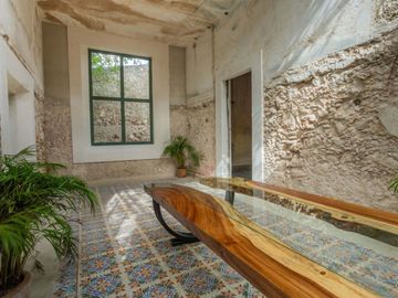 Casa grande en esquina en venta centro de Merida.
