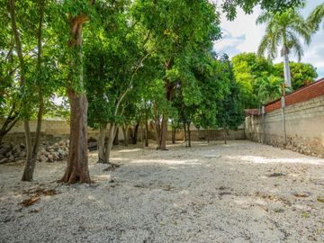 Casa grande en esquina en venta centro de Merida.