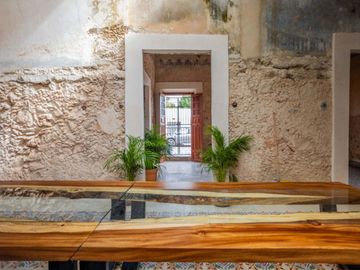 Casa grande en esquina en venta centro de Merida.