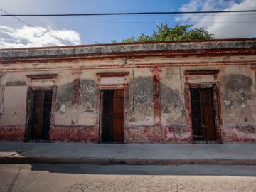 Casa grande en esquina en venta centro de Merida.