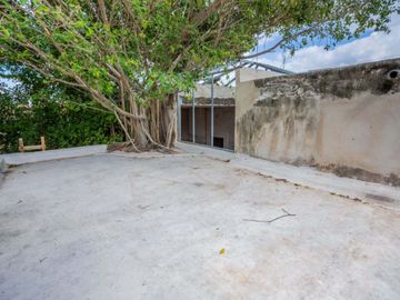 Casa grande en esquina en venta centro de Merida.