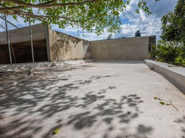 Casa grande en esquina en venta centro de Merida.