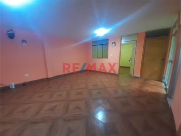 De Ocasión: Casa De 4 Pisos Con Cuartos, Departamentos Y Salón De Recepciones En Venta