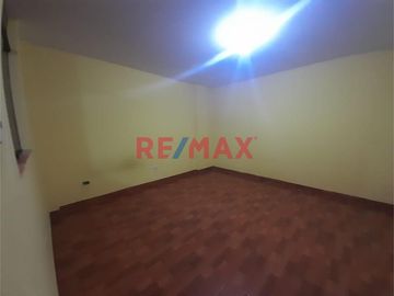 De Ocasión: Casa De 4 Pisos Con Cuartos, Departamentos Y Salón De Recepciones En Venta