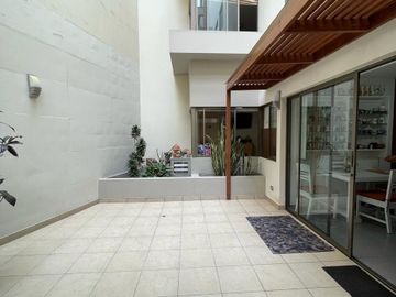 Departamento amplio tipo casa en Casuarinas Sur