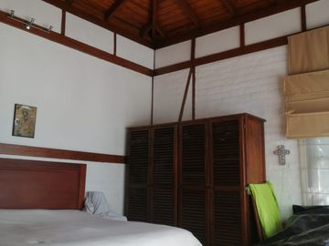 CASA ESTILO RUSTICO 200 METROS 3 HABITACIONES SECTOR EMBAJADA USA