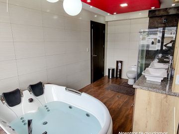 CASA HERMOSA CON PISCINA Y JACUZZI  EN IBARRA