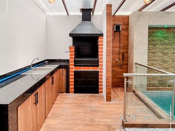 CASA HERMOSA CON PISCINA Y JACUZZI  EN IBARRA