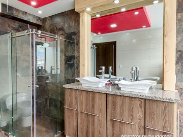 CASA HERMOSA CON PISCINA Y JACUZZI  EN IBARRA