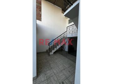 Hermosa Casa Urb. Los Pinos. Chimbote ID 1089416