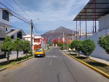 Hermosa Casa Urb. Los Pinos. Chimbote ID 1089416