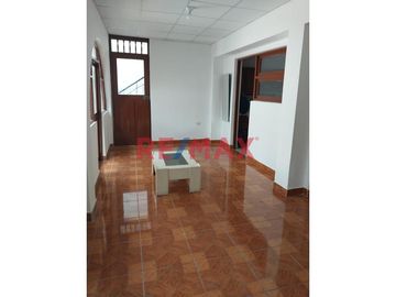 Hermosa Casa Urb. Los Pinos. Chimbote ID 1089416