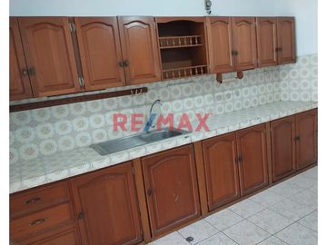 Hermosa Casa Urb. Los Pinos. Chimbote ID 1089416