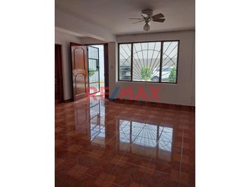 Hermosa Casa Urb. Los Pinos. Chimbote ID 1089416
