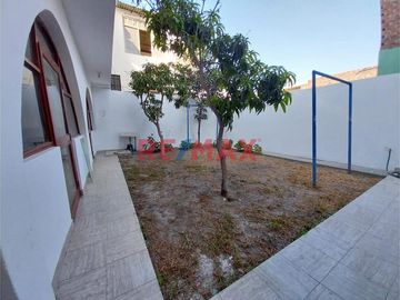Hermosa Casa Urb. Los Pinos. Chimbote ID 1089416