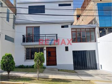 Hermosa Casa Urb. Los Pinos. Chimbote ID 1089416