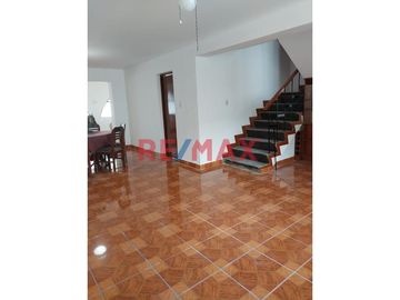 Hermosa Casa Urb. Los Pinos. Chimbote ID 1089416