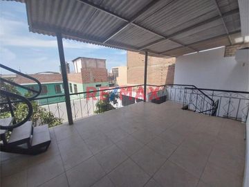 Hermosa Casa Urb. Los Pinos. Chimbote ID 1089416
