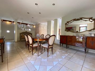 EN VENTA CASA ACOGEDORA Y DE ESPECIAL ARQUITECTURA  EN LA ENCANTADA DE VILLA, CHORRILLOS