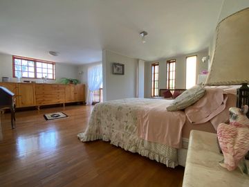 EN VENTA CASA ACOGEDORA Y DE ESPECIAL ARQUITECTURA  EN LA ENCANTADA DE VILLA, CHORRILLOS