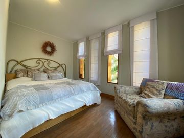 EN VENTA CASA ACOGEDORA Y DE ESPECIAL ARQUITECTURA  EN LA ENCANTADA DE VILLA, CHORRILLOS