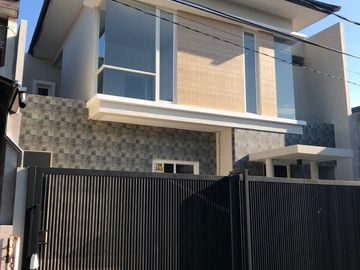 Dijual rumah baru Babatan mukti 2 lantai NEW 100%