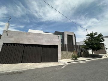 VENTA DE CASA EN VISTA HERMOSA SEMINUEVA