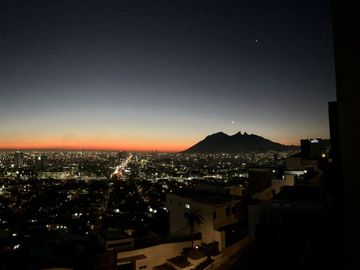 VENTA DE CASA EN VISTA HERMOSA SEMINUEVA