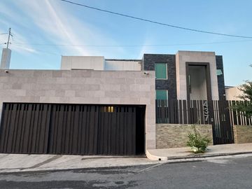 VENTA DE CASA EN VISTA HERMOSA SEMINUEVA