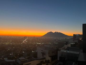 VENTA DE CASA EN VISTA HERMOSA SEMINUEVA