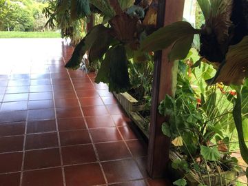 hermosa finca 40.000m2 via al mar km32 sobre vía  pavimentada