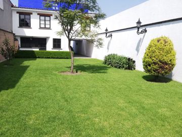HERMOSA Y AMPLIA CASA 5 MINUTOS TOWN SQUARE METEPEC  446 metros de terreno libre de gravamen