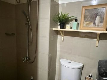 SMDC Shore 2 MOA, 24 sqm 1 bedroom unit w/balcony for sale
