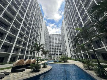 SMDC Shore 2 MOA, 24 sqm 1 bedroom unit w/balcony for sale