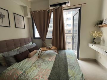 SMDC Shore 2 MOA, 24 sqm 1 bedroom unit w/balcony for sale