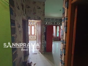 dijual rumah di dalam komplek maharaja depok