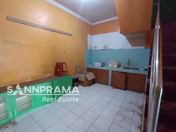 dijual rumah di dalam komplek maharaja depok