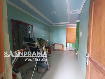 dijual rumah di dalam komplek maharaja depok