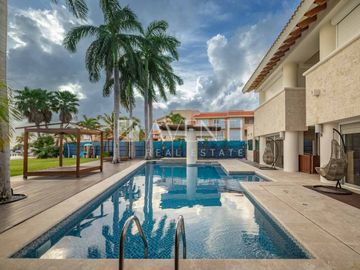 Casa en Venta en Isla Dorada Residencial en Zona Hotelera Cancún, Quintana Roo.