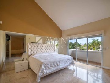 Casa en Venta en Isla Dorada Residencial en Zona Hotelera Cancún, Quintana Roo.