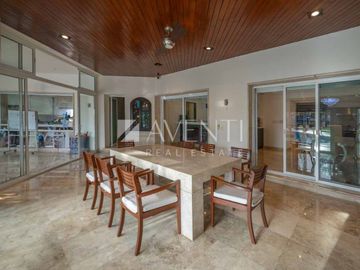 Casa en Venta en Isla Dorada Residencial en Zona Hotelera Cancún, Quintana Roo.