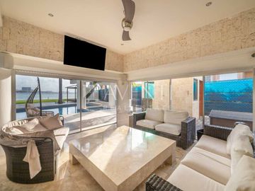 Casa en Venta en Isla Dorada Residencial en Zona Hotelera Cancún, Quintana Roo.