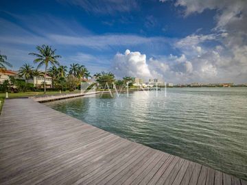 Casa en Venta en Isla Dorada Residencial en Zona Hotelera Cancún, Quintana Roo.