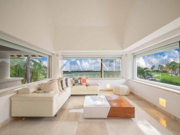 Casa en Venta en Isla Dorada Residencial en Zona Hotelera Cancún, Quintana Roo.